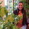 Buchautorin Marina Wüst im Pflanzenhaus. Im Sommer werden hier den Garten-Reisegruppen Erfrischungen gereicht, jetzt überwintern die mediterranen Pflanzen. Buchautorin Marina Wüst im Pflanzenhaus. Im Sommer werden hier den Garten-Reisegruppen Erfrischungen gereicht, jetzt überwintern die mediterranen Pflanzen.