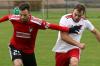 Der zweifache Schwarzacher Torschütze Tim Reiner (links) im Zweikampf mit Gelchsheims Michael Langer. Der SC Schwarzach gewann in der Kreisliga Würzburg 1 zu Hause deutlich mit 6:1 gegen den SV Gelchsheim.