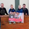 Spendenübergabe in der Aalbachtalhalle: Julia Hupp (Kursleiterin Kinderturnen & Eltern-Kind-Turnen), Fabian Häuslein (Vorstand Organisation/Repräsentation), Mats & Luke, Horst Kaspers (Vorstand Bauwesen), Jürgen Wittstadt (Sparkasse Mainfranken Würzburg).