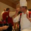 Gourmetkoch Markus Fries, Schlagzeuger der Marktbreiter, bediente sich ganz besonderer Instrumente bei der legendären Löffelpolka. Gourmetkoch Markus Fries, Schlagzeuger der Marktbreiter, bediente sich ganz besonderer Instrumente bei der legendären Löffelpolka.