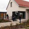 Adventskränze, Plätzchen und „Kuchen to go“ hatten das Sternenzauberteam und die Kindergarteneltern am Sonntag vor dem ersten Advent kurzfristig zugunsten des Hausener Kindergartens angeboten. Adventskränze, Plätzchen und „Kuchen to go“ hatten das Sternenzauberteam und die Kindergarteneltern am Sonntag vor dem ersten Advent kurzfristig zugunsten des Hausener Kindergartens angeboten.