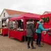 Adventskränze, Plätzchen und „Kuchen to go“ hatten das Sternenzauberteam und die Kindergarteneltern am Sonntag vor dem ersten Advent kurzfristig zugunsten des Hausener Kindergartens angeboten. Adventskränze, Plätzchen und „Kuchen to go“ hatten das Sternenzauberteam und die Kindergarteneltern am Sonntag vor dem ersten Advent kurzfristig zugunsten des Hausener Kindergartens angeboten.