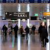 Über den Flughafen München sind zwei Südafrika-Reisende zurückgekehrt, die sich mit der neuen Omikron-Variante des Coronavirus angesteckt haben. 