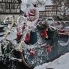 Ein Hingucker momentan in der Adventszeit - der Weihnachtsmann und sein Schlitten in Stetten.