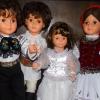 Eine Hochzeitsgesellschaft mit der Tracht aus Siebenbürgen erinnert an die Heimat von Elisabeth Schmidts Mann Michael. Eine Hochzeitsgesellschaft mit der Tracht aus Siebenbürgen erinnert an die Heimat von Elisabeth Schmidts Mann Michael.