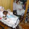 Im Puppenschrank von Elisabeth Schmidt ist kein Platz mehr frei. Dafür finden einige der unzähligen Sammlerstücke von Elisabeth Schmidts im Kinderwagen Platz. Im Puppenschrank von Elisabeth Schmidt ist kein Platz mehr frei. Dafür finden einige der unzähligen Sammlerstücke von Elisabeth Schmidts im Kinderwagen Platz.