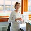 Ilona Pietrowski arbeitet seit 2014 in der Lions Hornhautbank Würzburg und hat mit ihrer Kollegin Dorothea Deininger schon über 1500 Hornhautspenden bearbeitet. Ilona Pietrowski arbeitet seit 2014 in der Lions Hornhautbank Würzburg und hat mit ihrer Kollegin Dorothea Deininger schon über 1500 Hornhautspenden bearbeitet.