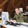 Alle Hände voll zu tun haben die insgesamt 50 Bundeswehrsoldaten des Logistikbataillons aus Volkach, die den Landkreis wegen der Coronakrise in verschiedenen Bereichen unterstützen, wie hier am Bürgertelefon.