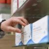 In Würzburg sind die Regale mit den Selbsttests oft leer. Eine Drogeriekette begrenzt jetzt sogar die Stückzahlen pro Kunde. 