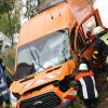 Am 29. September 2021 prallte auf der Kreisstraße zwischen Herlheim und Alitzheim ein Mercedes-Sprinter gegen einen Baum. Am 29. September 2021 prallte auf der Kreisstraße zwischen Herlheim und Alitzheim ein Mercedes-Sprinter gegen einen Baum.