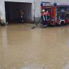 Kniehoch stand das Regenwasser im Hof der Schallfelder Aumühle. Kniehoch stand das Regenwasser im Hof der Schallfelder Aumühle.