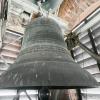 Die Glocke, die ursprünglich aus Schlesien (Glogau an der Oder) stammt, befindet sich seit 1951 in der Würzburger Stephanskirche. Pfarrer Jürgen Dolling führte in den Glockenturm hinauf. 