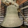 Die Inschrift der Cis'-Glocke aus Schlesien beginnt mit: „Heilig, Heilig, Heilig. Zu seinem Heiligtum mit reichen Gnadengaben lässt dich der ew‘ge Gott durch seine Stimme laden...". Die Inschrift der Cis'-Glocke aus Schlesien beginnt mit: „Heilig, Heilig, Heilig. Zu seinem Heiligtum mit reichen Gnadengaben lässt dich der ew‘ge Gott durch seine Stimme laden...".