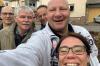Mit einem Selfie verewigte Frank Dominik (2. von rechts) das „Team Franken“. Nach dem Aufruf in der Zeitung   packten zusammen mit dem Weigenheimer auch Franz, Gerhard, Gottfried und Agatha  im Ahrtal tatkräftig mit an.