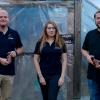 Sie lieben die scharfe Schote: die Verantwortlichen der "Nightshade Chili-Manufaktur" (von links) Marco Schirmer, Marion Henneberger und Tobias Kettemer. In den kleinen Flaschen bieten sie ihre Soßen an. Sie lieben die scharfe Schote: die Verantwortlichen der "Nightshade Chili-Manufaktur" (von links) Marco Schirmer, Marion Henneberger und Tobias Kettemer. In den kleinen Flaschen bieten sie ihre Soßen an.