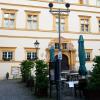 Sanierungsarbeiten im Schlossrestaurant beschloss der Marktbreiter Stadtrat am Montagabend. Die ebenfalls dort befindliche Bücherei  soll entgegen entsprechender Gerüchte nicht geschlossen werden, sagte Bürgermeister Harald Kopp.