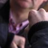 Als Quittung für sein couragiertes Einschreiten kassierte ein 36-Jähriger im vergangenen Juni am Haßfurter Bahnhof Tritte und Schläge (Symbolbild). Die Täter mussten sich jetzt vor Gericht verantworten.