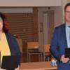 Bürgermeister Burkhard Klein vereidigte die neue Gemeinderätin Alexandra Grubert.