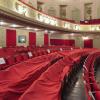 Die Sitze vieler Theater bleiben leer, da sich der Betrieb wegen der aktuell geltenden 25-Prozent-Regel nicht lohnt. Doch auch mit der Förderung für Kulturschaffende scheint es Probleme zu geben.
