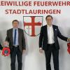 Auf dem Bild (von links): Philip Schubert (Initiator, FF Stadtlauringen), Friedel Heckenlauer (1. Bürgermeister Markt Stadtlauringen, Frank Hefner (Vorstandssprecher VR Bank Main-Röhn), Heiko Saum (Kommandant FF Stadtlauringen).