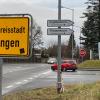 Abkürzung: Von Würzburg oder Repperndorf kommend, kann man zum BRK-Impf- oder Testzentrum direkt nach dem Kitzinger Ortsschild rechts in die Levi-Strauss-Straße abbiegen. 