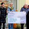 Lothar, Ingrid und Juliane Schmitt (von links) von der gleichnamigen Bäckerei sowie Geschäftsführer Helmut Wolf und Vorsitzende Schwester Maria-Regina Zohner vom Förderverein.