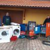 Die Veteranenfreunde Herlheim transportierten wieder zahlreiche Elekrogeräte ins Ahrtal. Im Bild die Vorstandsmitglieder (von links) Hermann Kopp, Edgar Hauck und Ewald Kopp mit Transportgut.
