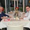 Landrat Christoph Schauder (rechts) beim Geburtstagsbesuch bei Altlandrat Georg Denzer. Der Amtsinhaber würdigte die berufliche Lebensleistung seines Vor-Vorgängers.