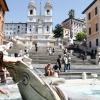 Die spanische Treppe in Rom ist ein Touristen Magnet. Doch für Italien gelten aktuell strenge Corona-Regeln. Die spanische Treppe in Rom ist ein Touristen Magnet. Doch für Italien gelten aktuell strenge Corona-Regeln.