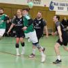 Nach einem gescheiten Pass von Christoph Wendel (links) hat Marktstefts Tim Etzelmüller (am Ball) freie Bahn, während die Giebelstädter (schwarze Trikots von links) Maximilian Mark, Jonas Vogtherr und Michael Eberth das Nachsehen haben.
