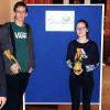 Bürgermeister Wolfram Thein (links) mit jungen Kreativen, die Vorschläge für das Logo der Gemeinde einbrachten. Von links: Sieger Dominic Striffler, Julia Kirchner und Kevin Gromhaus