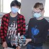 Magnus Lurz (links) und Simon Wernthaler präsentieren das „Hirn“ des Projekts, den programmierten Roboter. Magnus Lurz (links) und Simon Wernthaler präsentieren das „Hirn“ des Projekts, den programmierten Roboter.