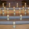 Jede der 21 Kerzen auf den Stufen zum Altar stand für eine Gemeinde, die Teil des Pastoralen Raums Würzburg links des Mains sein wird.