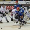 Klar mit 5:1 bezwangen die Mighty Dogs am Freitag den EHC Königsbrunn, auch wenn  Schweinfurts Pascal Kröber hier scheinbar in die falsche Richtung fährt.