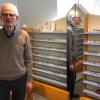 Karl-Georg Mack in seinem Geschäft in der Martin-Reinhard-Straße, in dem er  Uhren, Schmuck und Brillen verkauft. Am 31. März schließt er das Geschäft.