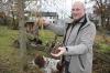 Die Baumhasel gehört zu den Arten, die nach den bisherigen Erfahrungen mit dem Klimawandel gut zurecht kommen. Michael Grimm arbeitet mit seinen Kollegen am Waldumbau.