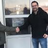 Dominik Eichhorn (rechts) übernimmt die Abfuhr des Mülls in Oberaurach ehrenamtlich. Thomas Zettelmeier und er wetteten spontan: Schaffen es die Oberauracher, mehr als 500 Kilo Müll einzusammeln? Wenn ja, so übernimmt er die Brotzeit der Müllsammelaktion im Jahr 2023.