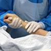 Ein 89-jähriger Patient, der mit dem Coronavirus infiziert war, ist in einer Klinik verstorben (Symbolbild). Er ist das 128. Coronaopfer aus dem Landkreis Haßberge seit Beginn der Pandemie vor zwei Jahren.