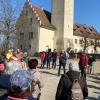 Etwa 85 Teilnehmer erfuhren auf der „Querfeldein“-Wanderung mehr über spirituelle Orte auf der Weininsel bei Nordheim.