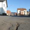 Sieht in vielen Bereichen ähnlich aus, wie auf diesem Foto: der schlechte Zustand der Ulrich-Herold-Straße in Trennfeld.