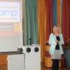 "Unser Blick geht nach vorne, die Digitalisierung hat unseren Schulen einen enormen Schub verliehen und innovative Lernmethoden schaffen eine flexible und offene Lernkultur", sagt Kultusstaatssekretärin Anna Stolz.