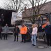 Auf den Lastzug der Firma Persch (im Laderaum Betriebsleiter Jens Persch) luden Sennfelds Bauhofhofmitarbeiter insgesamt 8,5 Tonnen Hilfsgüter für die Ukraine. Dabei waren (von links) Sven Förstenberg, Bürgermeister Oliver Schulze, Henadii Babenko, Persch-Geschäftsführer Dominic Reichert, Halyna Rekovskiy und Arebos-Prokurist Johannes Stütz.