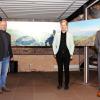 Vor der "Gipfelszene auf der Milseburg" im Franck-Haus (von links): Künstler Bernd Liebisch, Laudator Jan Soldin und Bürgermeister Thomas Stamm. Vor der "Gipfelszene auf der Milseburg" im Franck-Haus (von links): Künstler Bernd Liebisch, Laudator Jan Soldin und Bürgermeister Thomas Stamm.