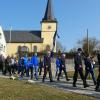 Mit einer klassischen Kirchenparade ist die Festgemeinschaft vom Gottesdienst in der Pfarrkirche zur Einweihungsfeier ins renovierte Sportheim gezogen. Mit einer klassischen Kirchenparade ist die Festgemeinschaft vom Gottesdienst in der Pfarrkirche zur Einweihungsfeier ins renovierte Sportheim gezogen.