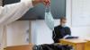 Hat die Maske zum Schutz vor Corona im Klassenzimmer ausgedient? Pflicht ist sie seit Montag an bayerischen Schulen nicht mehr.