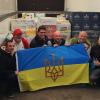 Beim Verladen der Hilfsgüter für die Ukraine (von links): Malik Olexander (Lkw-Fahrer der Hilfsorganisation Stelp, Stuttgart), Helmut Rausch (BRK Kreuzwertheim), Bürgermeister Klaus Thoma, Markus Wild (REWE-Geschäftsführer), Peter Wolf (Initiator) und Michael Dydyshno (Lkw-Fahrer).