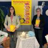 Freuen sich auf die Kinderbuchwochen: Im Bild: (von links) Martha Maucher, Leiterin der Stadtbücherei, Liv Heim, Angelika Riedel (beide Stadtbücherei) und Hannah Fischer (VR-Bank Würzburg).