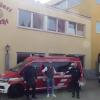 Die Spessart-Brauerei spendet der Feuerwehr Kreuzwertheim ein Gasmessgerät. Im Bild  (von links) stellvertretender Kommandant Jan Klüpfel, Geschäftsführer Wilhelm Friedrich und Kommandant Andreas Gottschalk.