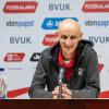 Cheftrainer Ralf Santelli muss am Samstag mit seinen Würzburger Kickers gegen Viktoria Berlin siegen - sonst ist der Abtsieg vorzeitig perfekt.