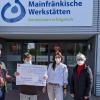 Spendenübergabe bei den Mainfränkischen Werkstätten (von links): Leiter Günter Müller, Philipp Pianka, Madeleine Leube (Mainfränkische Werkstätten) und Angelika Müllner-Pianka.
